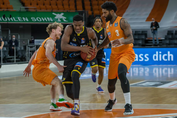 表现背后 表现背后