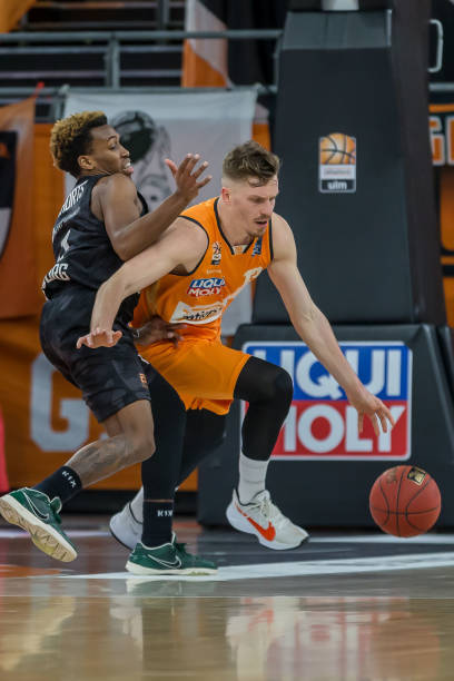 并迅速成为 并迅速成为